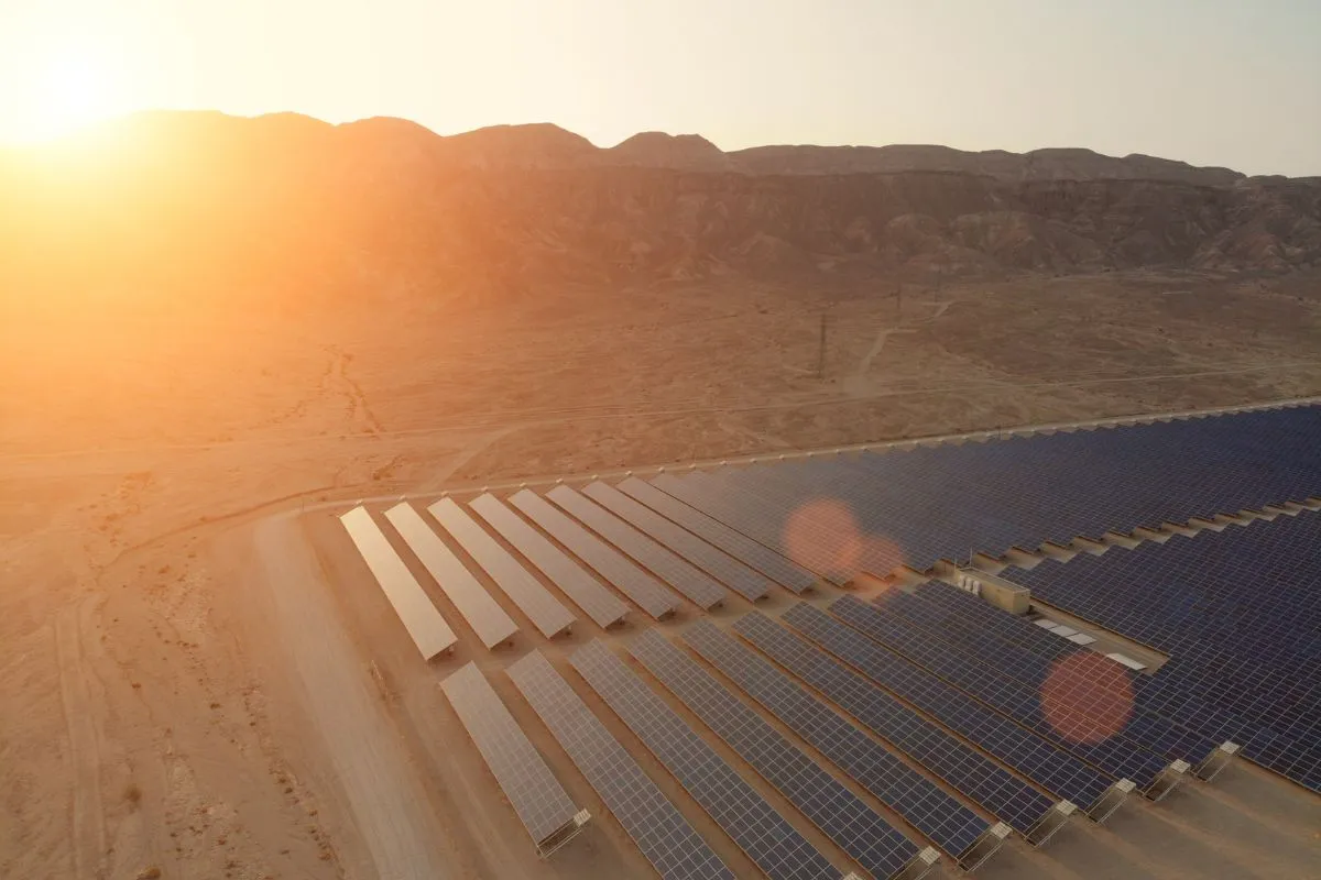 panneaux solaires stockage economies 2025